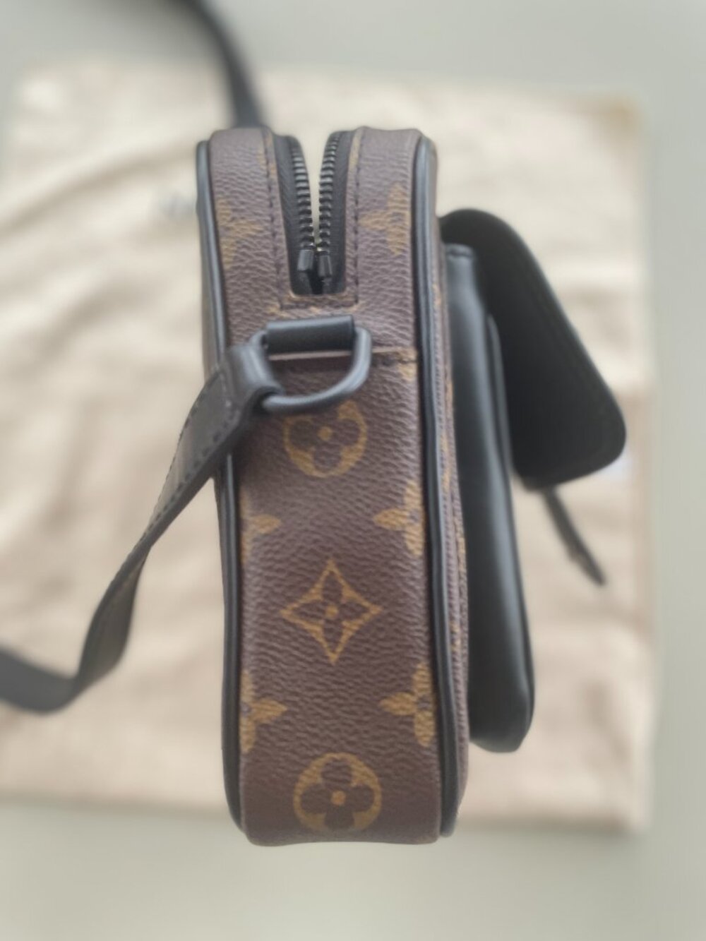 Louis Vuitton Monogram Macassar Christopher Wearable crossbody bag - Picture 8 of 9
